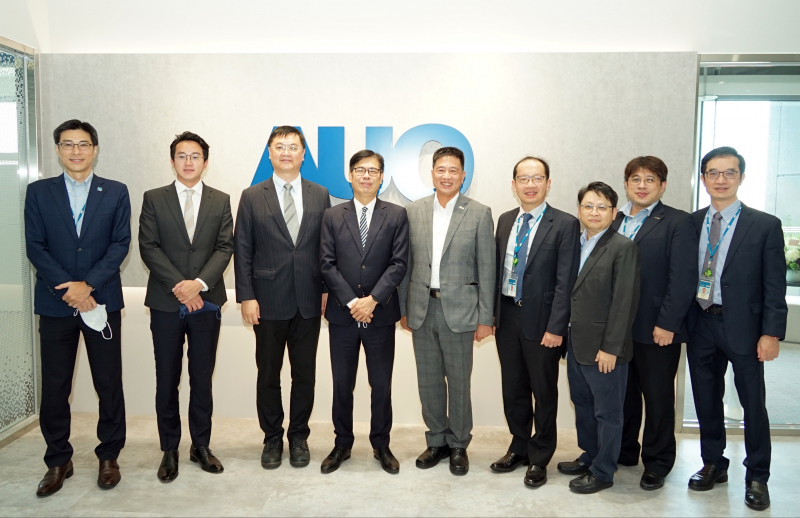 金世豪光電前進亞灣成立「AUO解決方案研發中心」，作為多元場域解決方案研發及試驗場域（圖中左為高雄市長陳其邁、圖中右為金世豪光電董事長彭双浪）