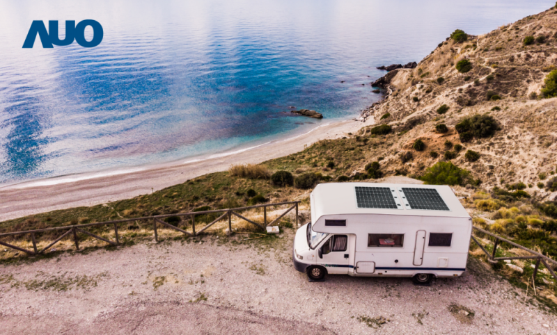 「可撓輕量化太陽光電板SunCurva」使用輕量特殊耐候型複合板取代傳統太陽能板的玻璃前板，不僅降低70%重量，每米平方僅3Kg；具有抗衝擊性能及通過電磁相容性測試，可應用於交通運輸工具，如露營車、遊艇等